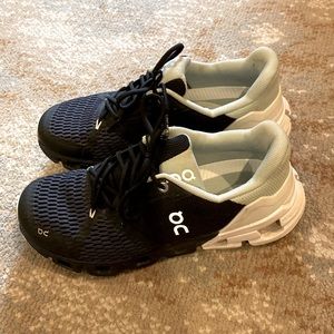 Worn ONCE 7.5 ON CLOUD tennis shoes